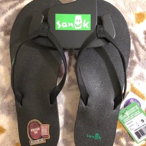 Sanuk yoga joy yoga mat flip flops NWT size 9
